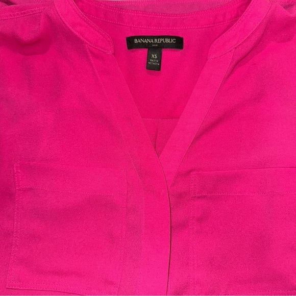 Banana Republic Fuchsia Sleeveless Blouse XS Split Neck Tank Workwear Chic - Picture 2 of 4